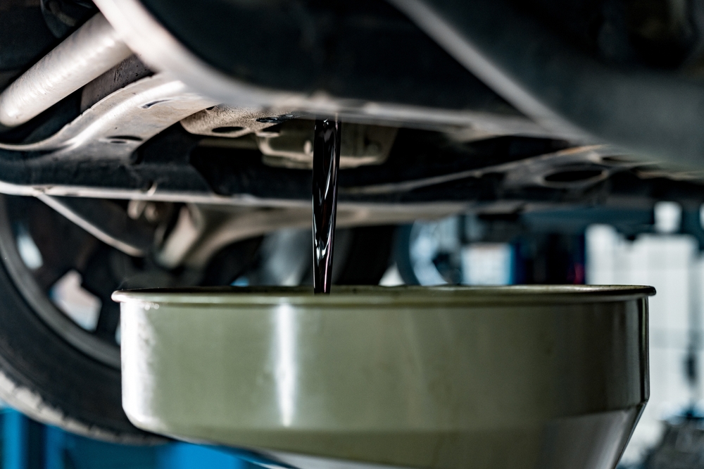 Old,Dirty,Oil,Pouring,From,The,Car,Engine,In,Car